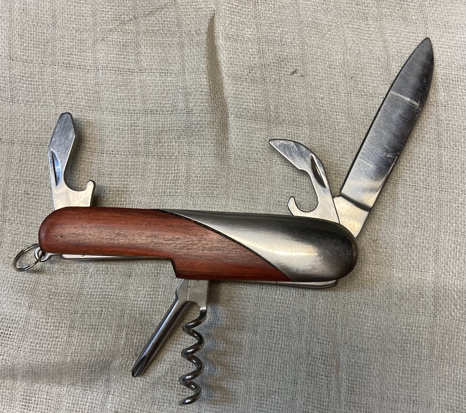 Multifunkční kapesní nůž